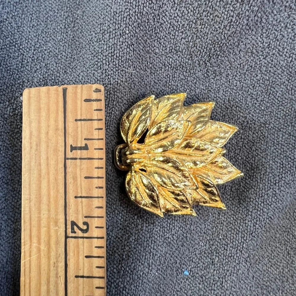 Vintage 1976 Gold Leaf Belt Buckle Interlocking Botanical Two Piece Textured